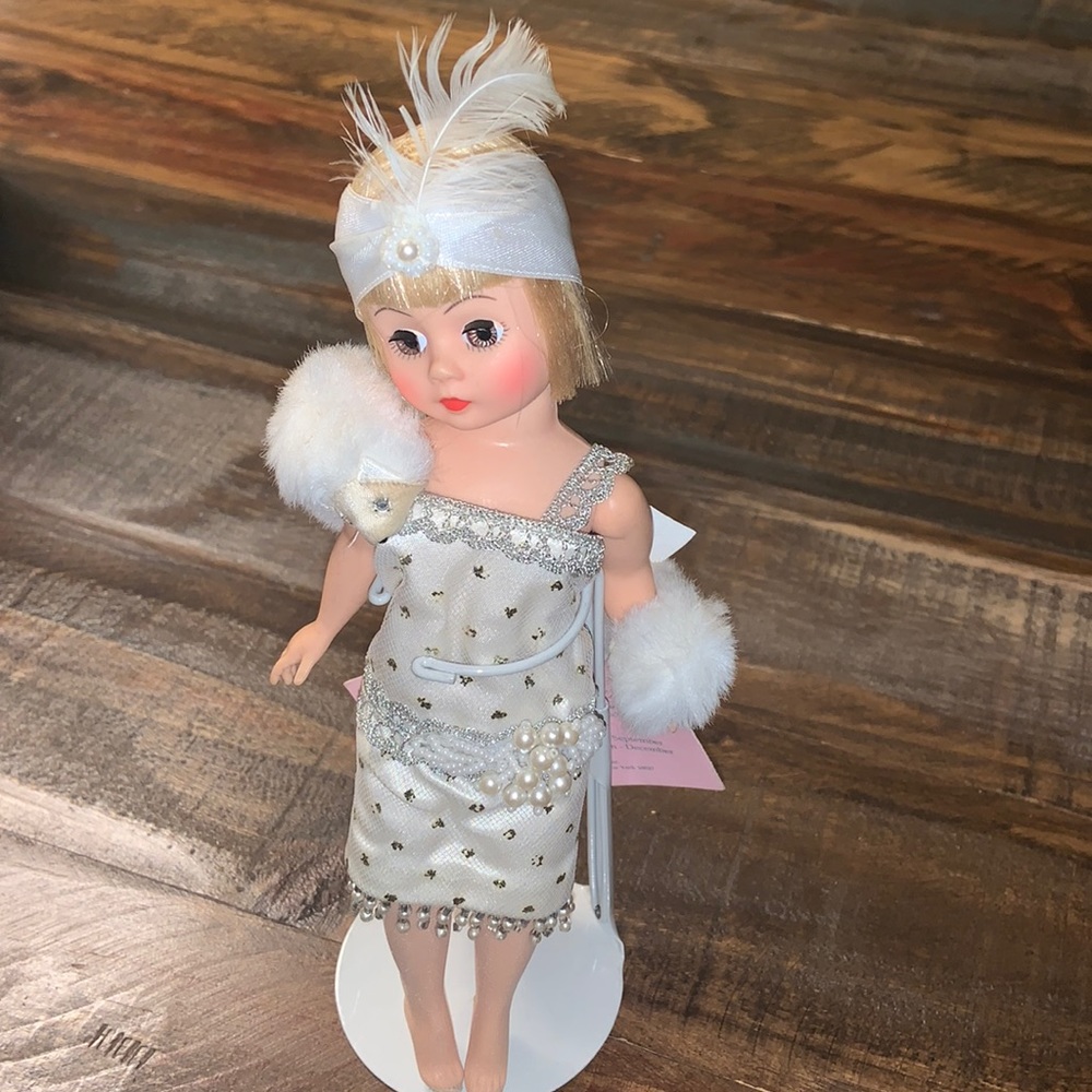 Madame Alexander Portrettes “Pearl-June”